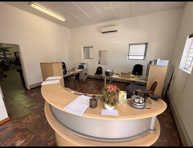 296M² WAREHOUSE TO LET IN BEACONVALE